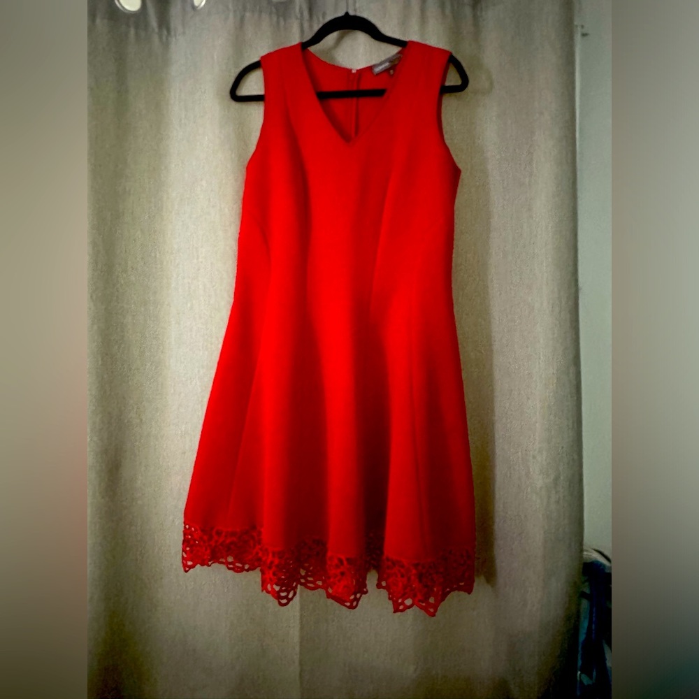 Donna Ricco Red Sleeveless Mini Dress with Lace Hem